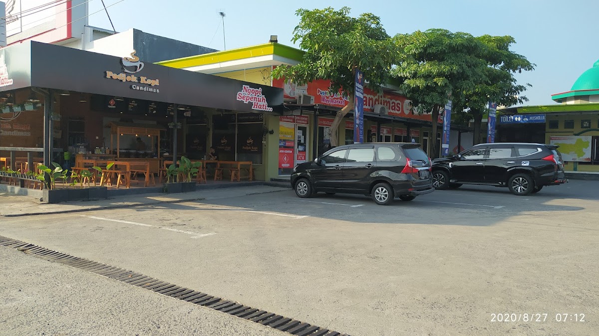 Podjok Kopi Candimas: Santai di Tengah Keramaian Tritih